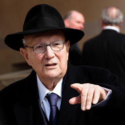 http://imagesdotcom.ilsole24ore.com/images2010/SoleOnLine5/_Immagini/Finanza%20e%20Mercati/2011/07/don-luigi-verze_ANSA-methode_258.jpg?uuid=ec67b59c-aef0-11e0-852a-2c313f6a636f