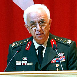 Il capo di Stato maggiore turco Isik Kosaner (Afp)