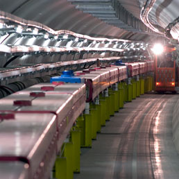 Uno dei tunnel con l'attrezzatura usata al CERN per l'esperimento con i neutrini